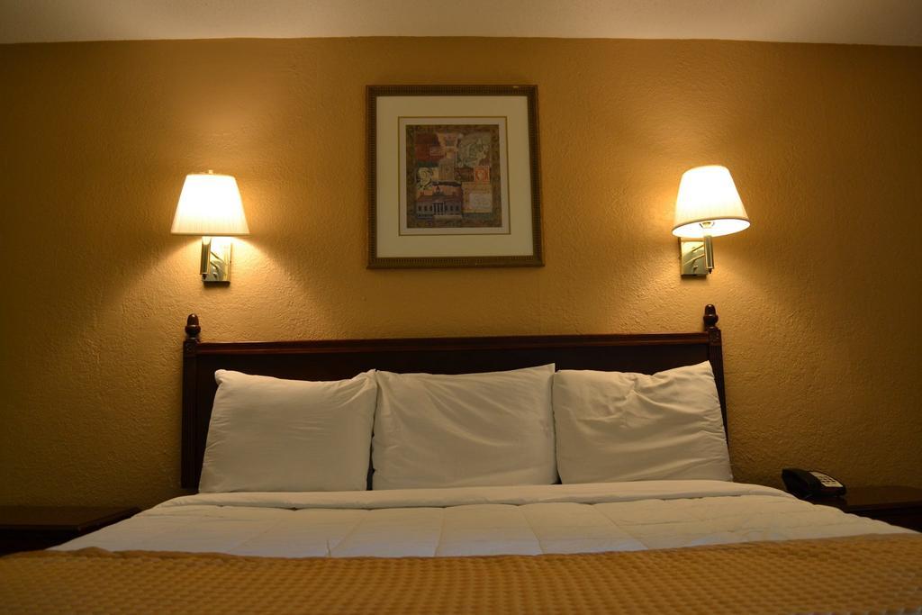 Americas Best Value Inn Smithfield Exterior photo