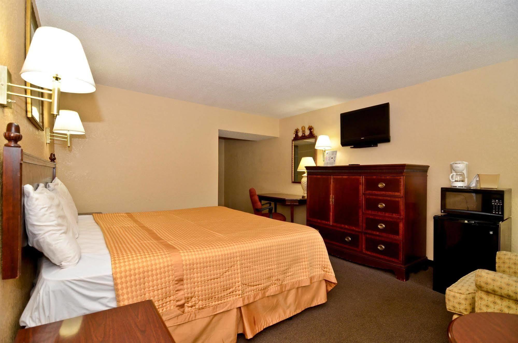 Americas Best Value Inn Smithfield Room photo